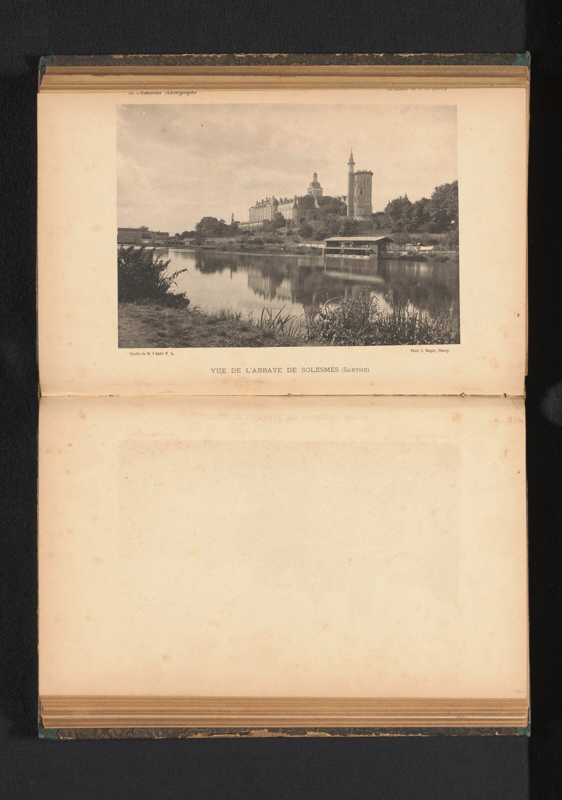 Vue de l'abbaye Saint-Pierre de Solesmes.